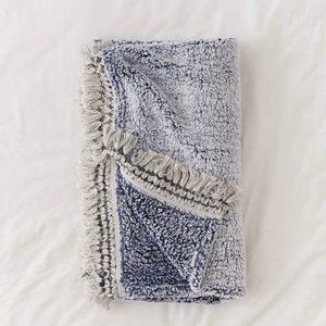 urban outfitters blue fluffy blanket
